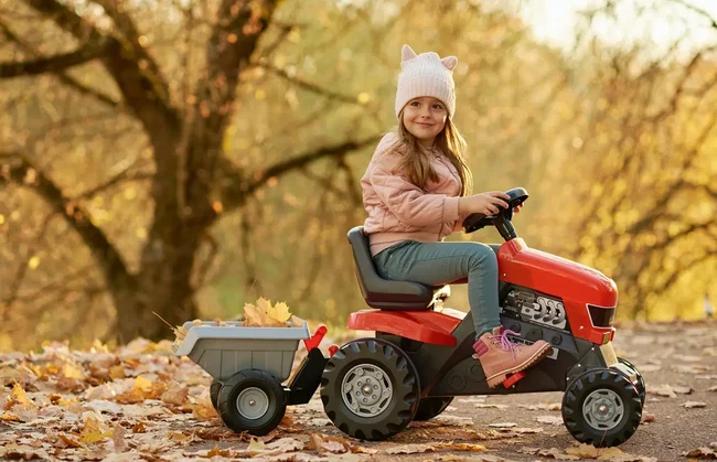 kinderrutscher traktor in rot mit anhänger