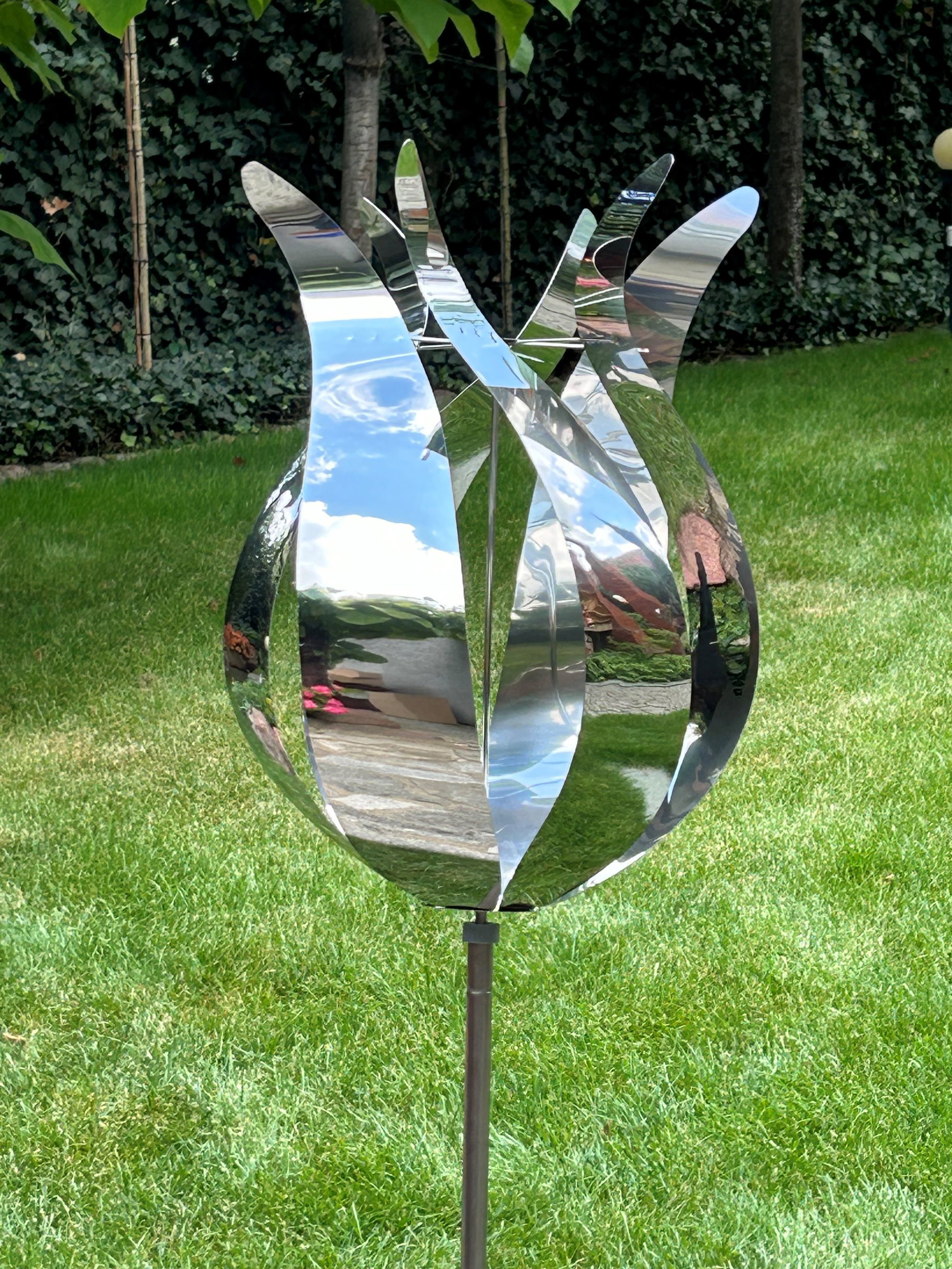 Edelstahl Windspiel New Tulip ST für Garten, Balkon und Terrasse