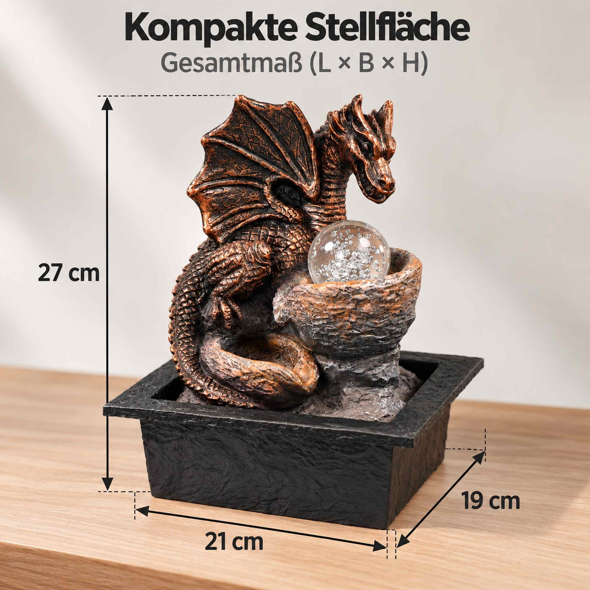 Zimmerbrunnen Drache mit rotierender Glaskugel, 27 cm Zimmerbrunnen mit bronzefarbenem Drachen, rotierender Glaskugel und schwarzem Sockel, Maße 27 cm hoch, 21 cm breit und 19 cm tief