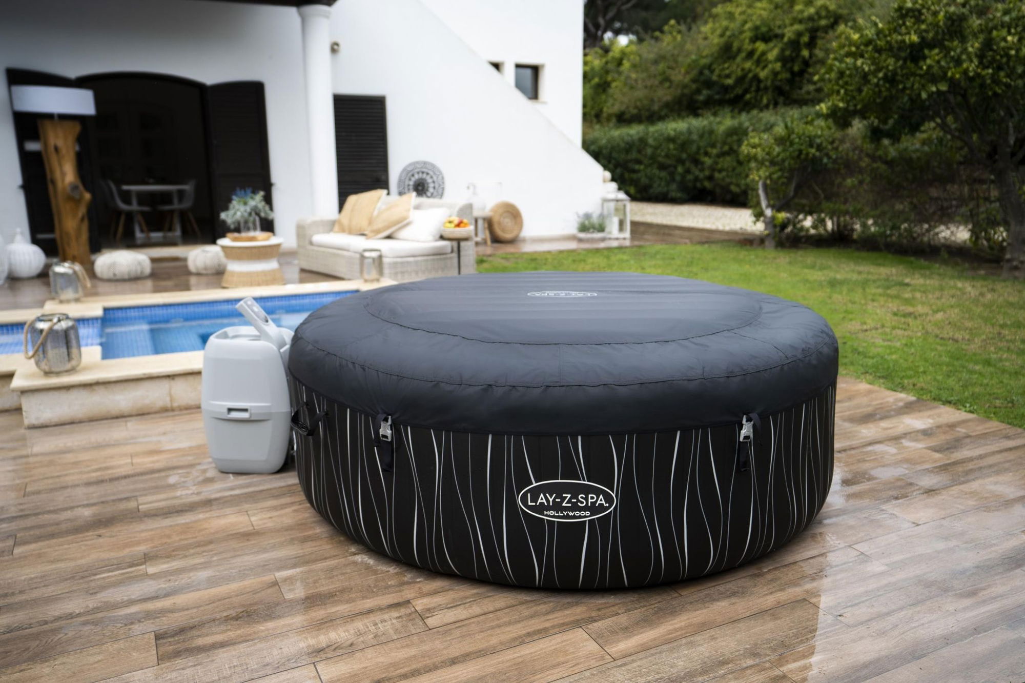 LAY-Z-SPA Hollywood AirJet LED-Whirlpool Ø 196 x 66 cm für 6 Personen