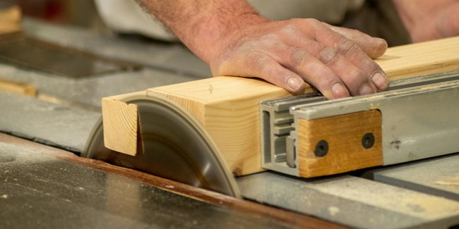 rollenbock holzbalken schneiden mit kreissäge
