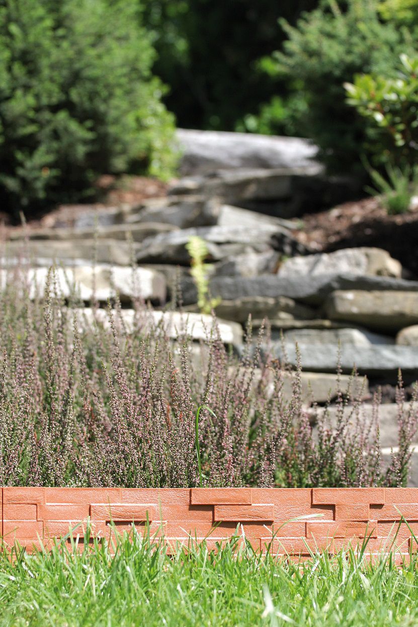 Beeteinfassung als Stecksystem, Beetumrandung in Stein-Optik, terracotta, flexible Rasenkante GP-11019