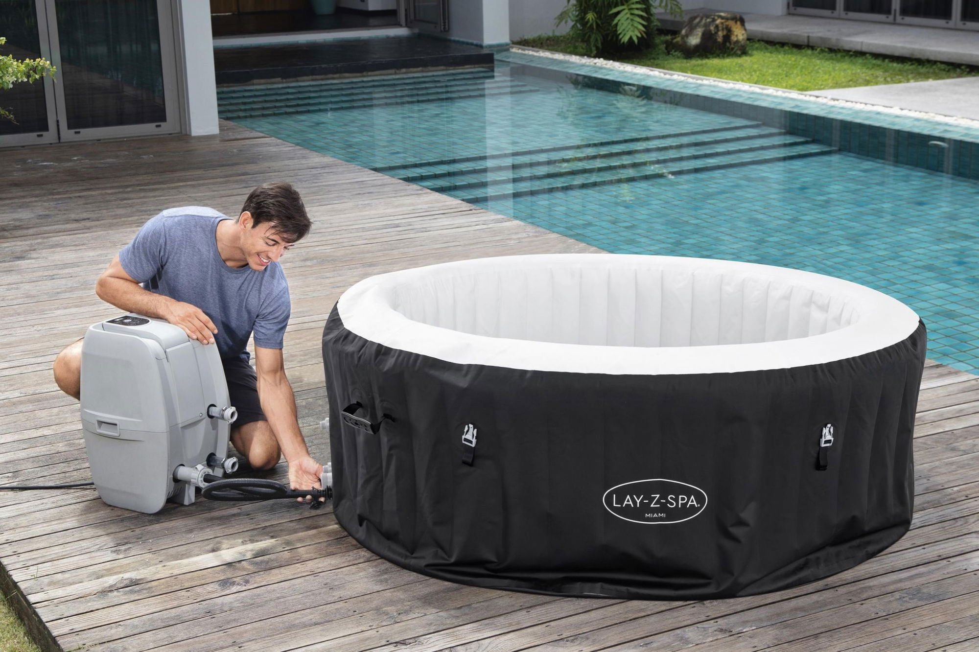 Bestway LAY-Z-SPA Miami AirJet Whirlpool Ø 180 x 66 cm für 4 Personen