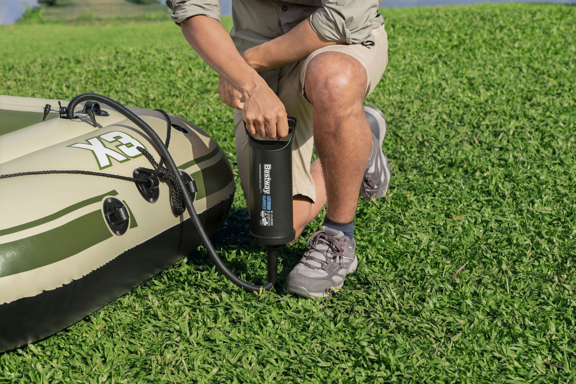 -Langtext: ## Bestway Voyager X3: Schlauchboot für 3 Personen im Komplett-Set