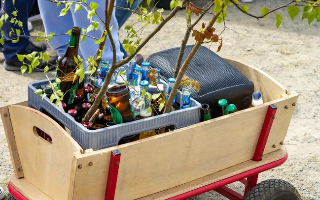 bollerwagen mit bier und getränken für vatertag