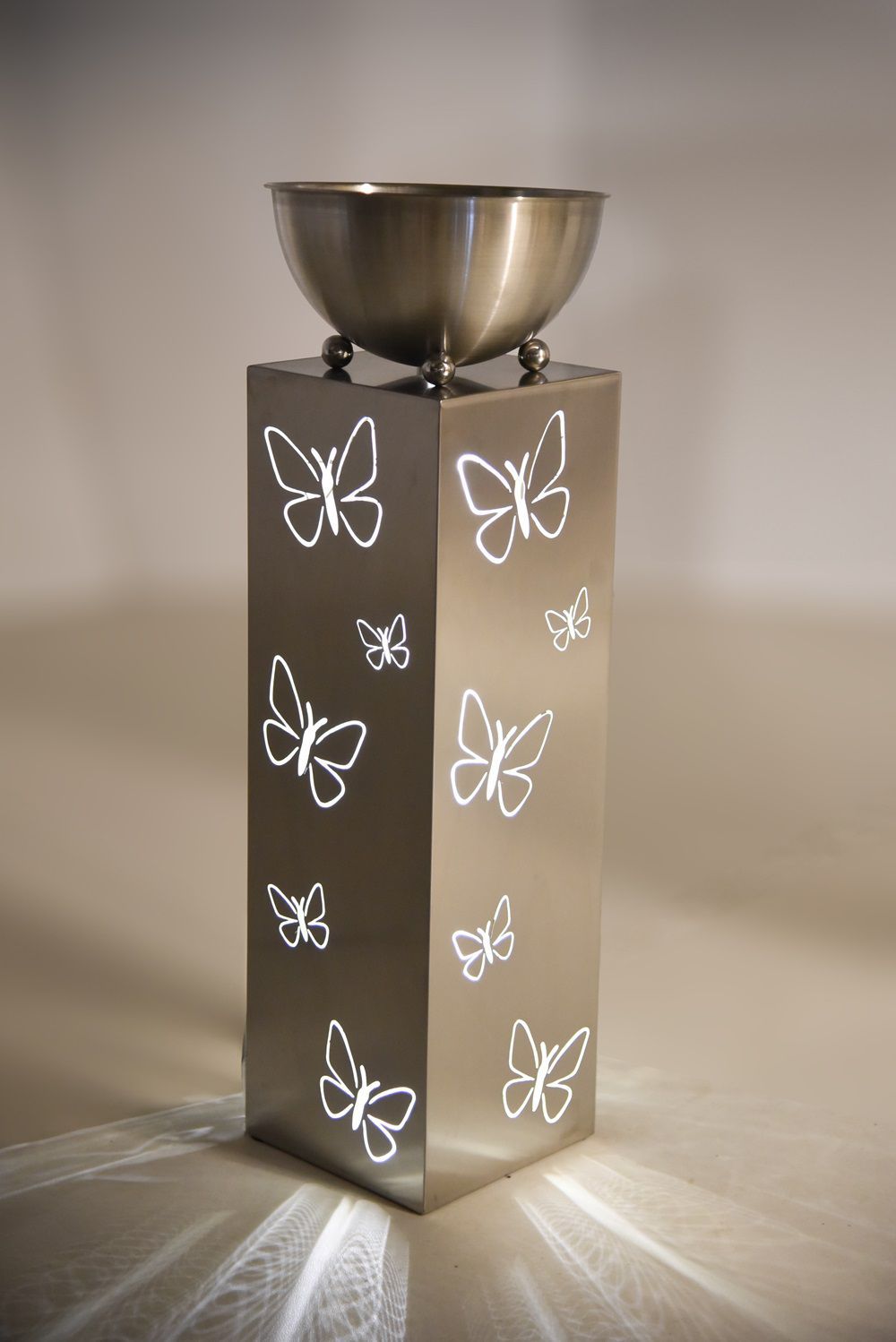 Dekosäule mit LED, Pflanzsäule Schmetterlinge, Metallsäule, Edelstahlsäule, 75,5 cm hoch HI-507455 Dekosäule mit LED, Pflanzsäule Schmetterlinge, Metallsäule, Edelstahlsäule, 75,5 cm hoch HI-507455