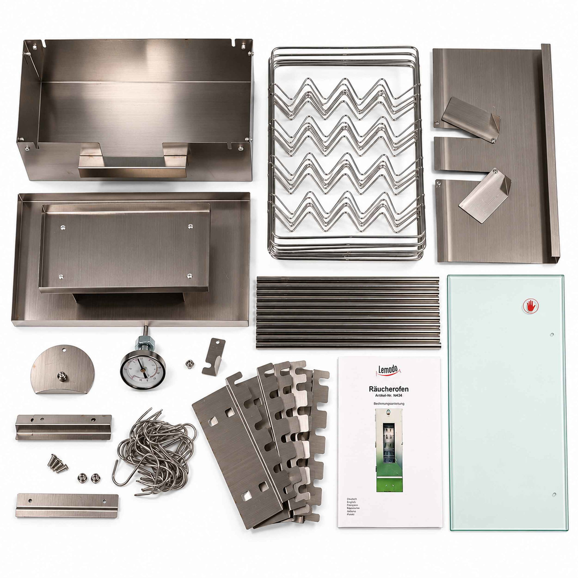 Räucherofen Edelstahl 201, 110 cm, mit Zubehör im Überblick Einzelteile eines Räucherofens aus Edelstahl 201, darunter Gehäuseteile, Räuchergitter, Thermostat, Glasplatte und Montagematerial
