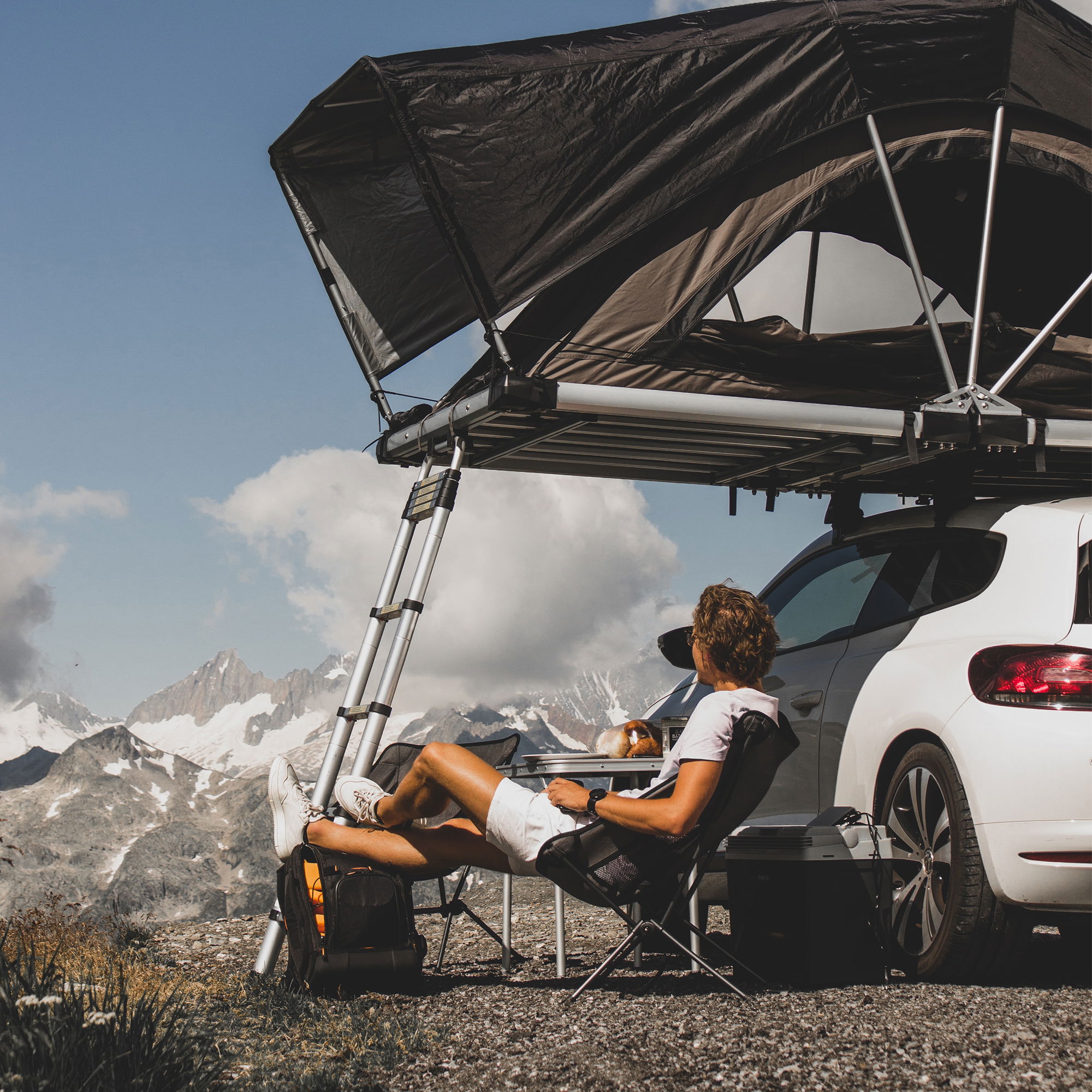 Klapptisch mit 2 Bänken, Campingtisch klappbar aus Aluminium mit Sonnenschirmhalter WT003