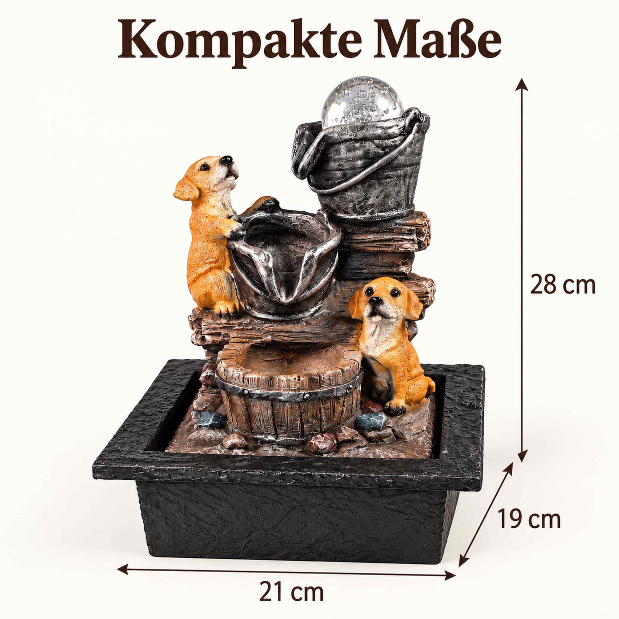 Zimmerbrunnen mit zwei Hundefiguren, Eimern, Glaskugel und LED-Licht, 28 cm hoch, mit Maßangaben.